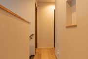 2F｜オーク床の廊下