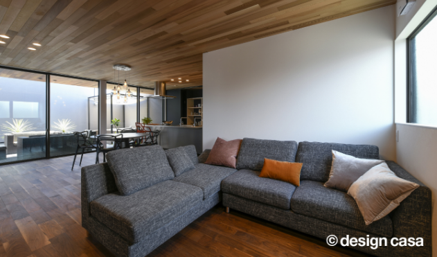 違うのは、素材と性能。 内観