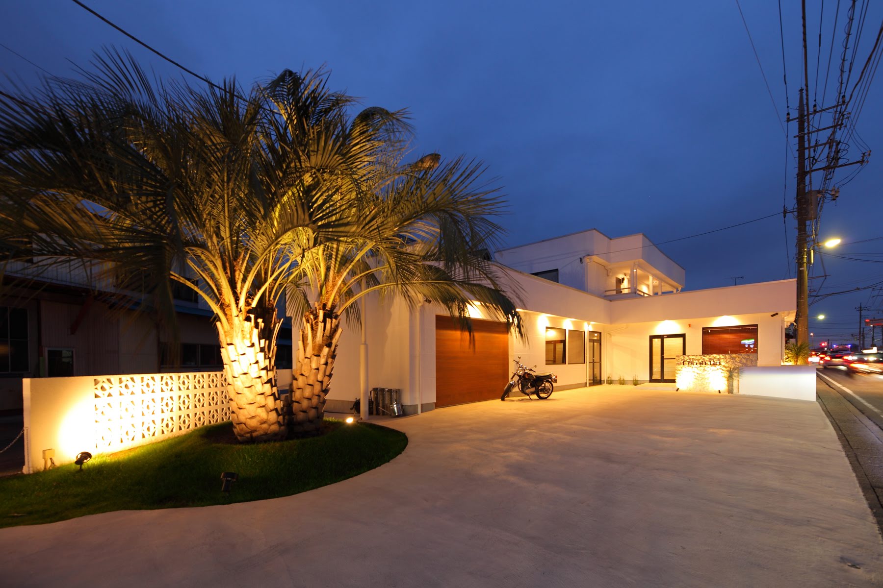 THE リゾート｜ヤシの木のある生活 アイキャッチ