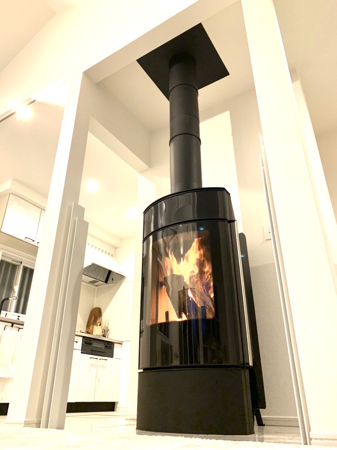 自然あふれるウィークエンドハウスにはこだわりの薪ストーブを！！ アイキャッチ