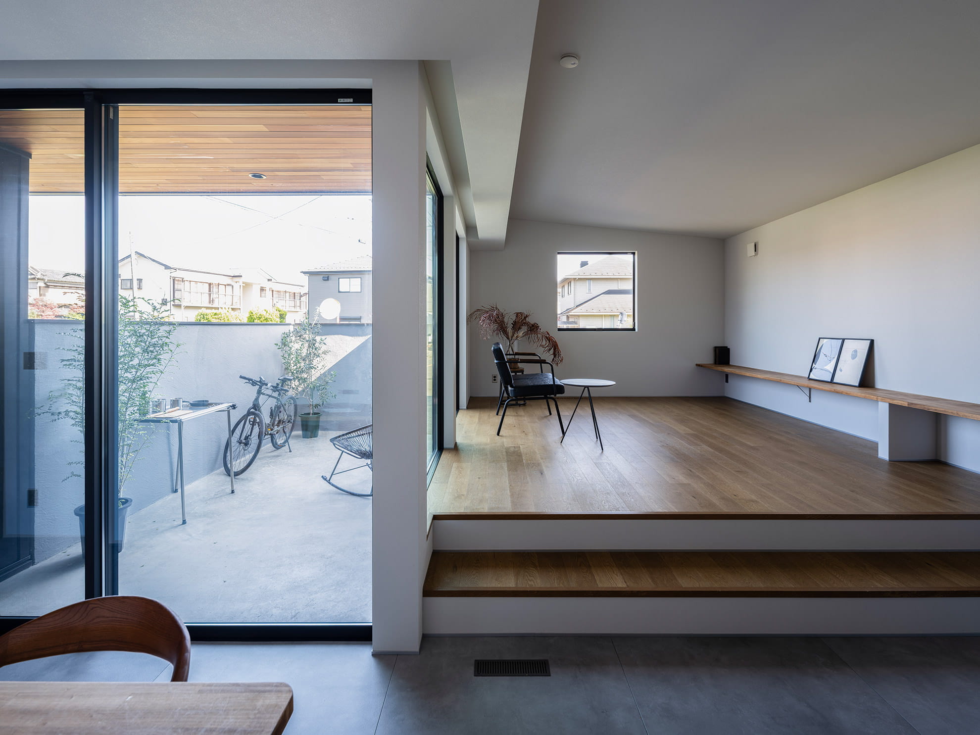 穏やかな動線美｜上質さを纏うスタイリッシュな空間 アイキャッチ