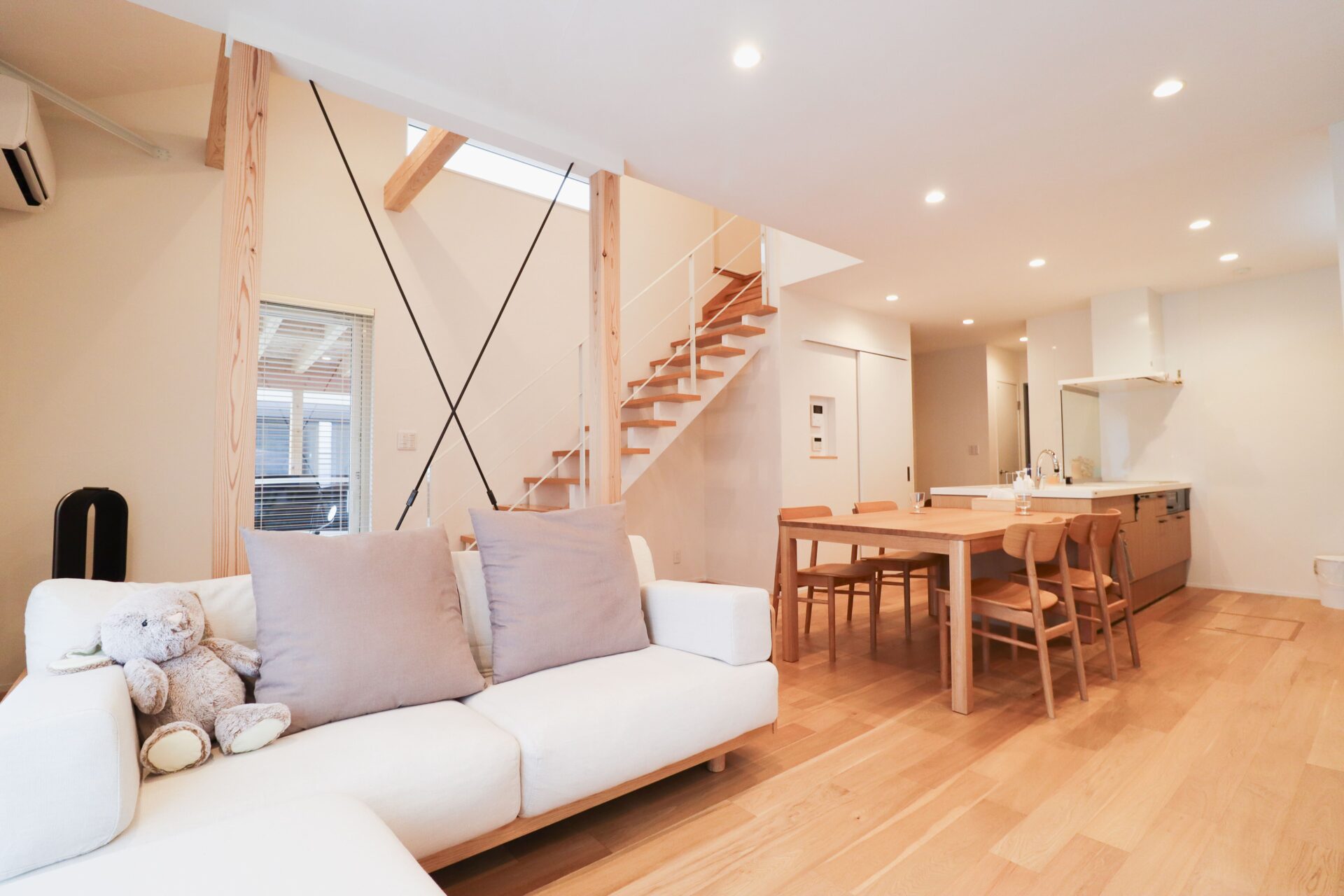 シンプル&ナチュラル｜明るく軽やかな白壁の住まい アイキャッチ